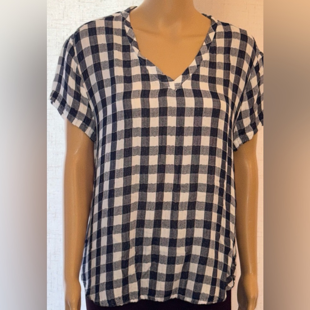 Cloth & Stone navy and white gingham v-neck short-sleeve top. Sz. XL